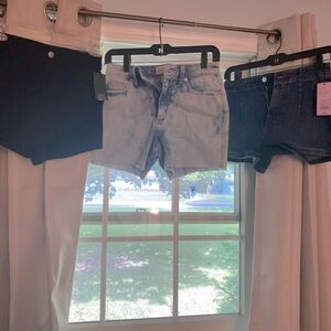 3 pairs of women’s jean shorts NWT!